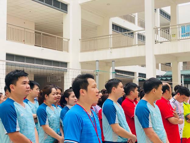 A group of people in blue shirts

Description automatically generated