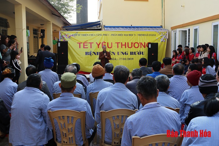 Tết Yêu thương tại Bệnh viện Ung Bướu Thanh Hóa