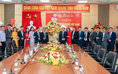 Các đơn vị đến thăm và chúc mừng Bệnh viện Ung bướu tỉnh Thanh Hóa nhân kỷ niệm 71 năm Ngày Thầy thuốc Việt Nam 27/2