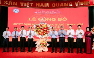 Lễ công bố quyết định Bệnh viện Ung bướu tỉnh Thanh Hóa đạt tiêu chuẩn hạng I và vận hành hệ thống máy xạ trị gia tốc tuyến tính hiện đại.