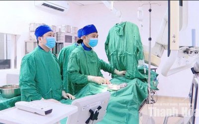 Bác sĩ say mê nghiên cứu. tận tâm vì người bệnh