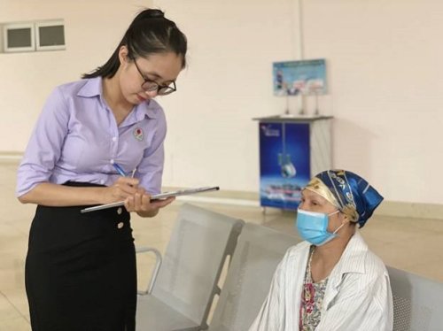 Hoạt động khảo s&aacute;t, đ&aacute;nh gi&aacute; sự h&agrave;i l&ograve;ng của người bệnh.jpg