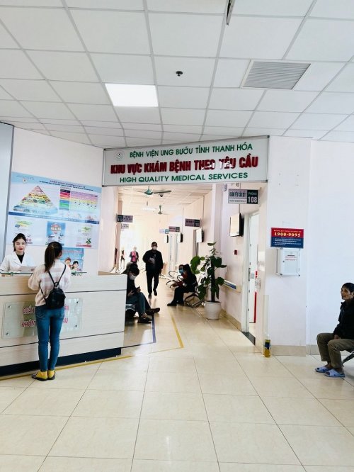 Tận t&acirc;m tận t&igrave;nh trong hoạt động Kh&aacute;m chữa bệnh.jpg