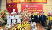 Đồng chí Đầu Thanh Tùng, Tỉnh ủy viên, Phó Chủ tịch UBND tỉnh thăm, chúc mừng Bệnh viện Ung bướu tỉnh Thanh Hóa nhân kỷ niệm 69 năm ngày Thầy thuốc Việt Nam