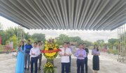 Bệnh viện Ung bướu tỉnh Thanh Hóa dâng hương tưởng niệm các Anh hùng, liệt sĩ và thăm tặng quà gia đình có công với cách mạng nhân kỷ niệm 77 năm Ngày Thương binh Liệt sĩ 27/7