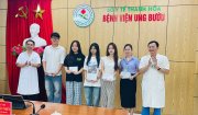 Bệnh viện Ung bướu tỉnh Thanh Hoá tổ chức gặp mặt, trao thưởng cho các cháu là con CBVC- NLĐ đậu đại học năm 2024