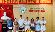 Bệnh viện Ung bướu Thanh Hóa gặp mặt, tặng quà chúc mừng con cán bộ, viên chức, người lao động đỗ đại học năm 2025